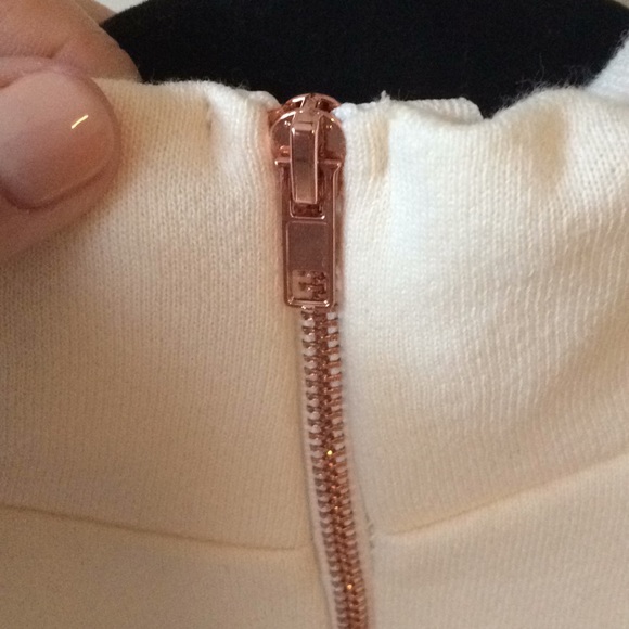 Light pink cropped sweater - Picture 3 of 3